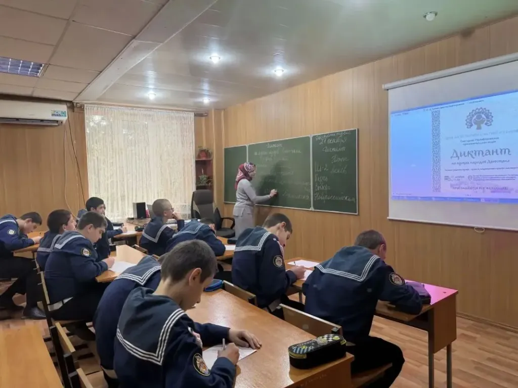 В Дагестане школьники написали диктант на языках народов республики
