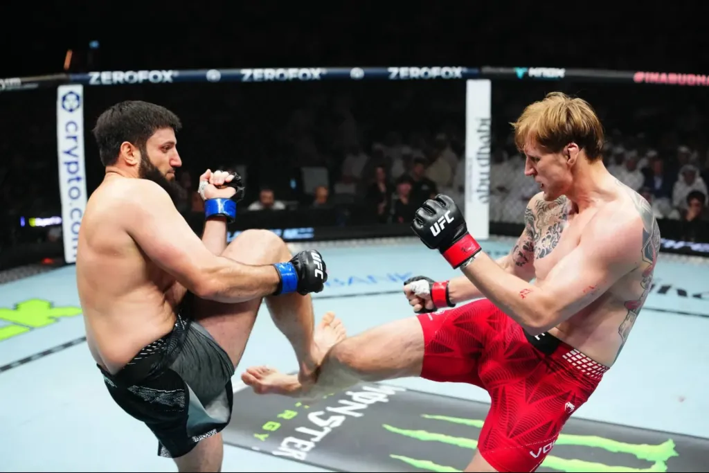 Дагестанский тяжеловес Куниев проиграл Волкову на турнире UFC