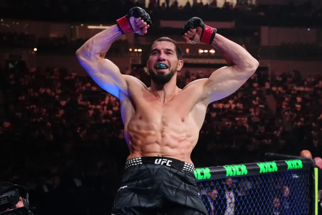 Уроженец Дагестана Магомедов досрочно победил в UFC в Абу-Даби