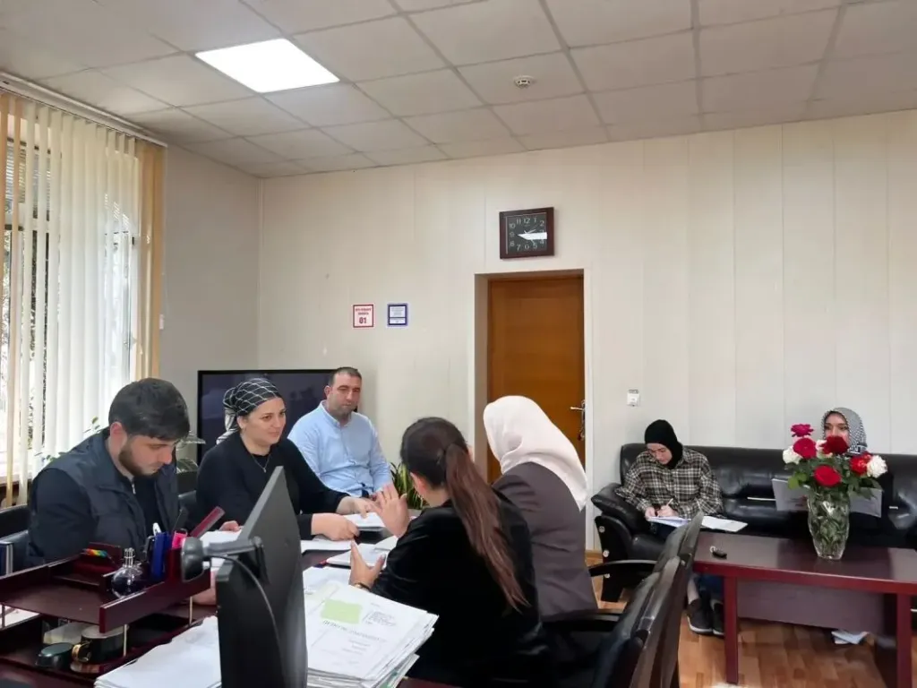 В Кизляре заключили соцконтракт с участником СВО по поиску работы