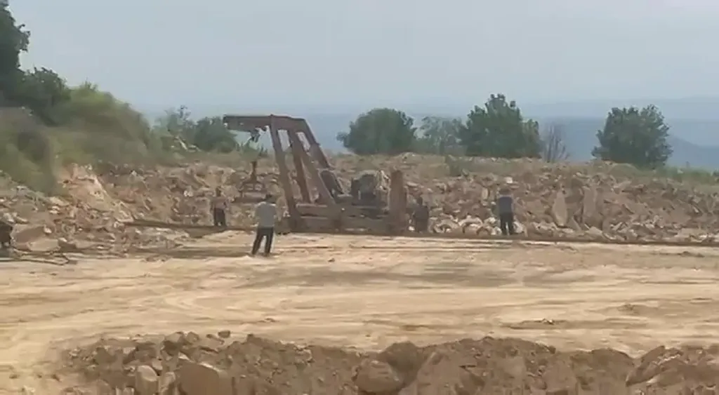 В Табасаранском районе выявили незаконную добычу песчано-гравийной смеси